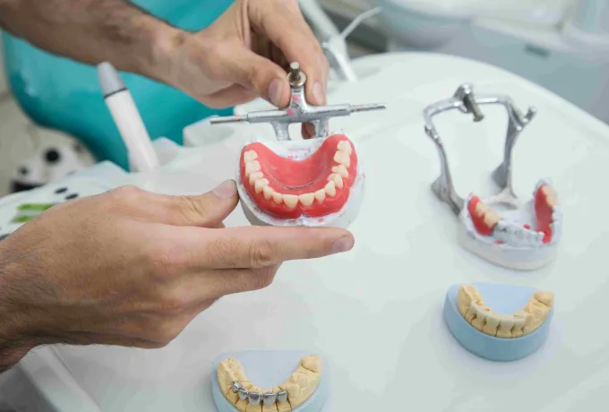 hareketli-dis-protezi