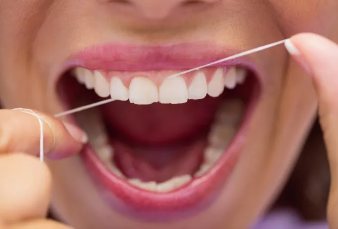 Diş ipi kullanımı.