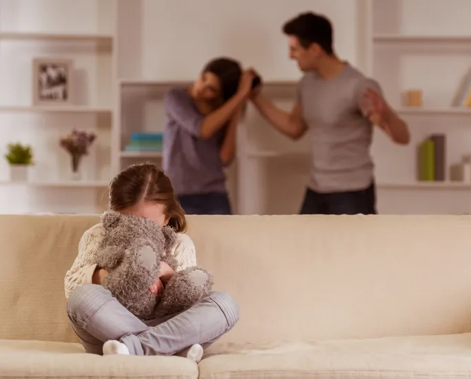 Aile içi şiddet bulaşıcıdır, çocukları da etkiler