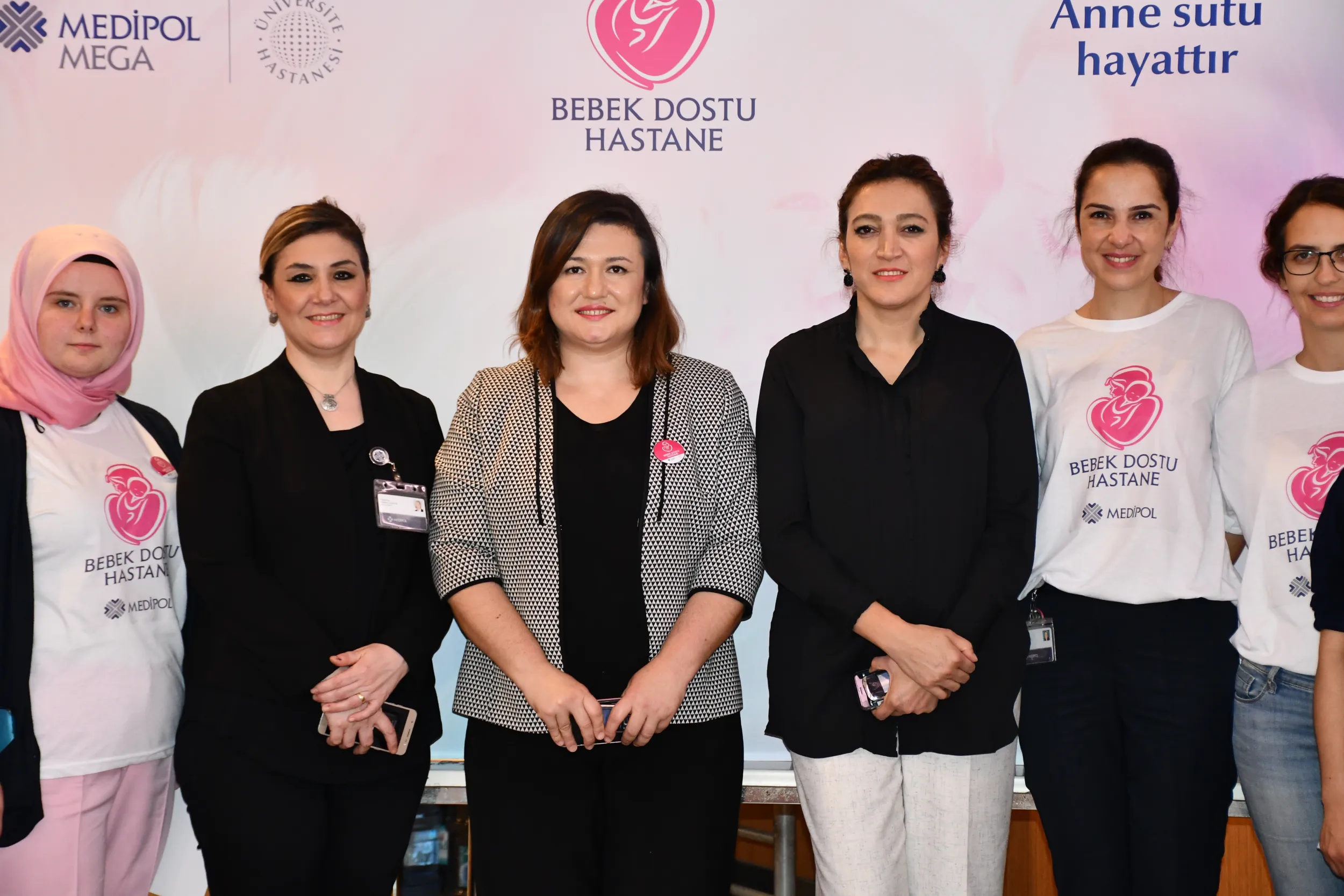 Bebeğin ilk aşısı anne sütü