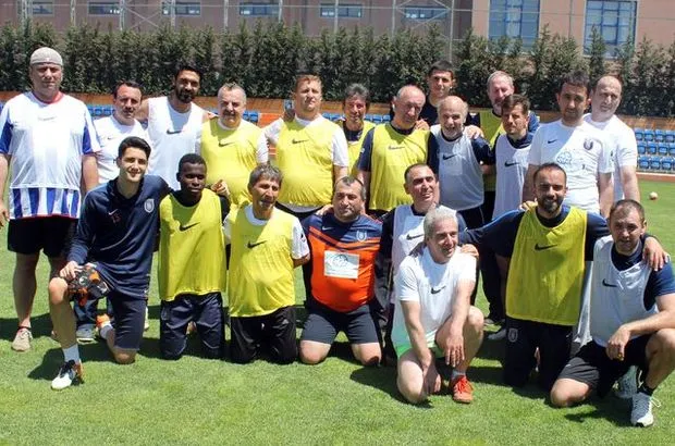 BAŞAKŞEHİRLİ FUTBOLCULAR, PARKİNSON HASTALARIYLA GÖSTERİ MAÇI YAPTI
