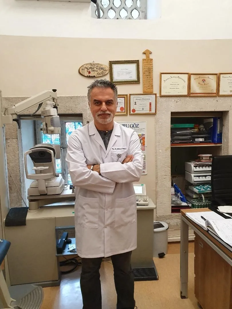 Doğru güneş gözlüğü için kahverengi ve füme renginde cam tavsiyesi