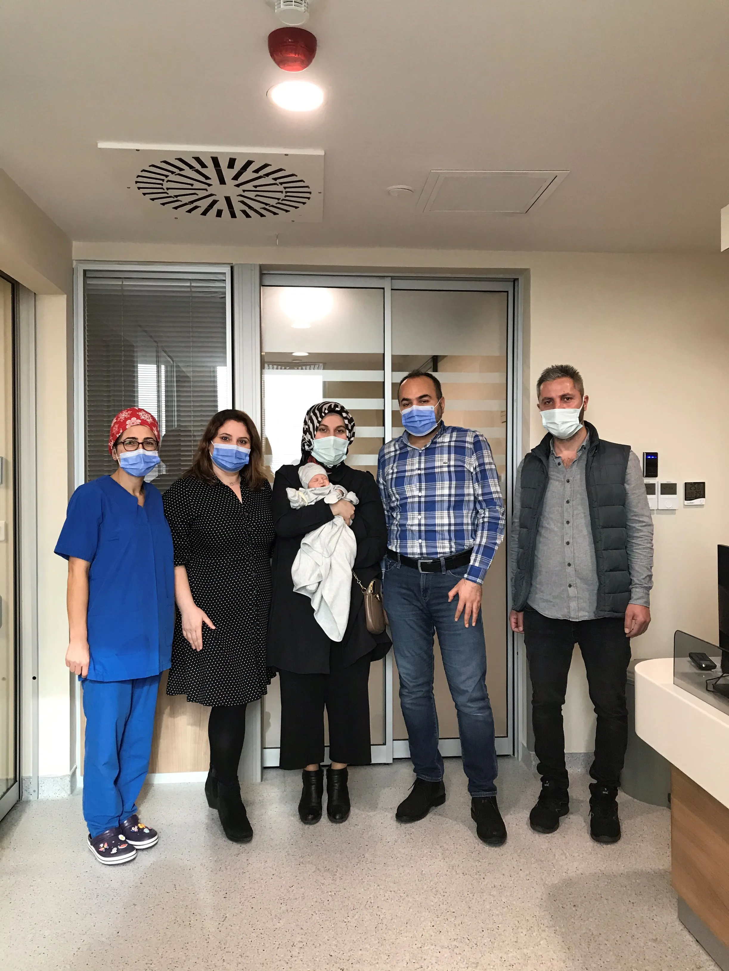 Organları ters doğan 1 günlük bebek hayata bağlandı