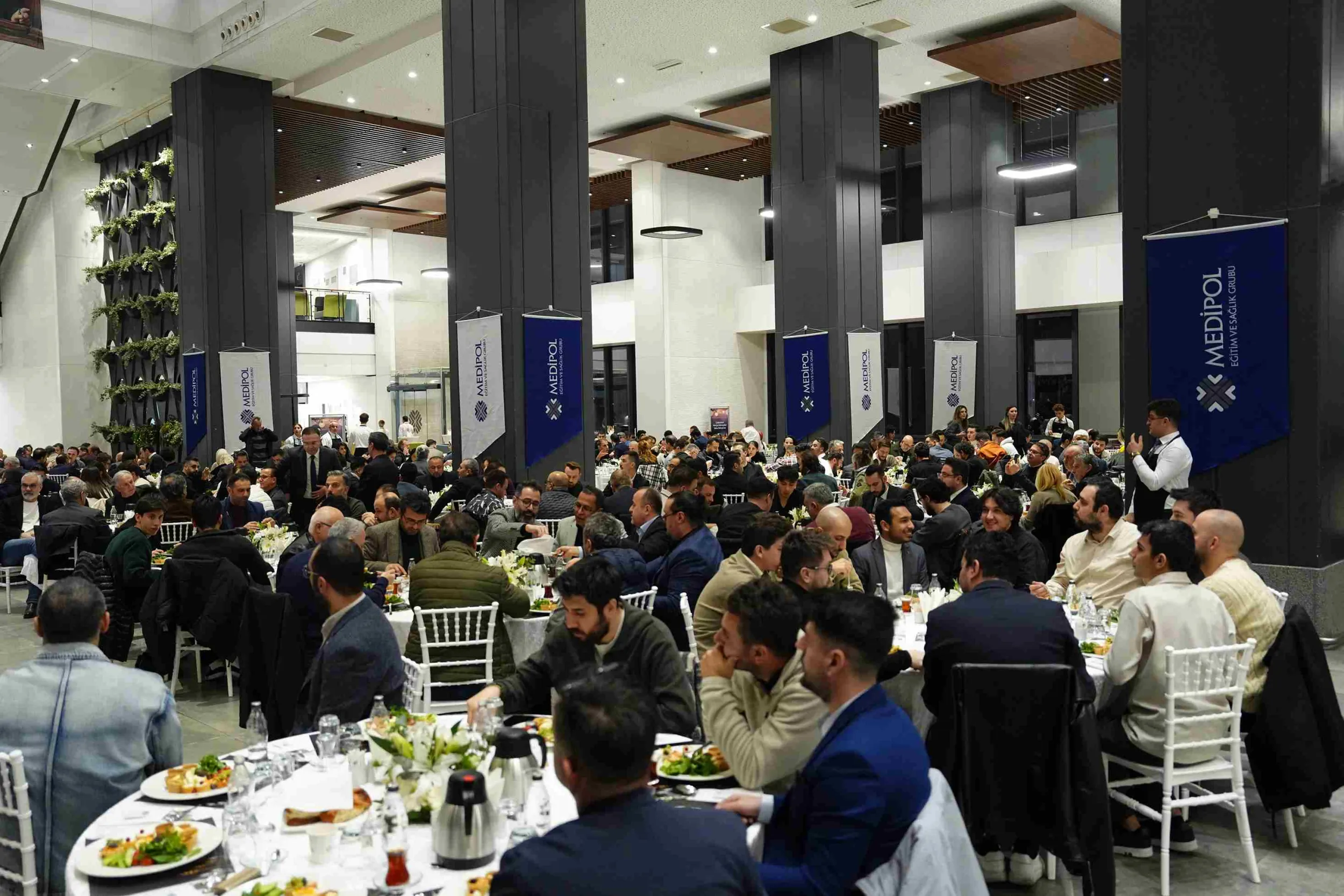 Medipol’de Geleneksel Medya Mensupları Sahur Coşkusu
