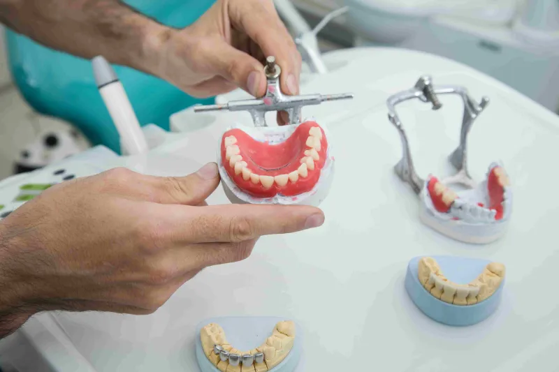 hareketli-dis-protezi