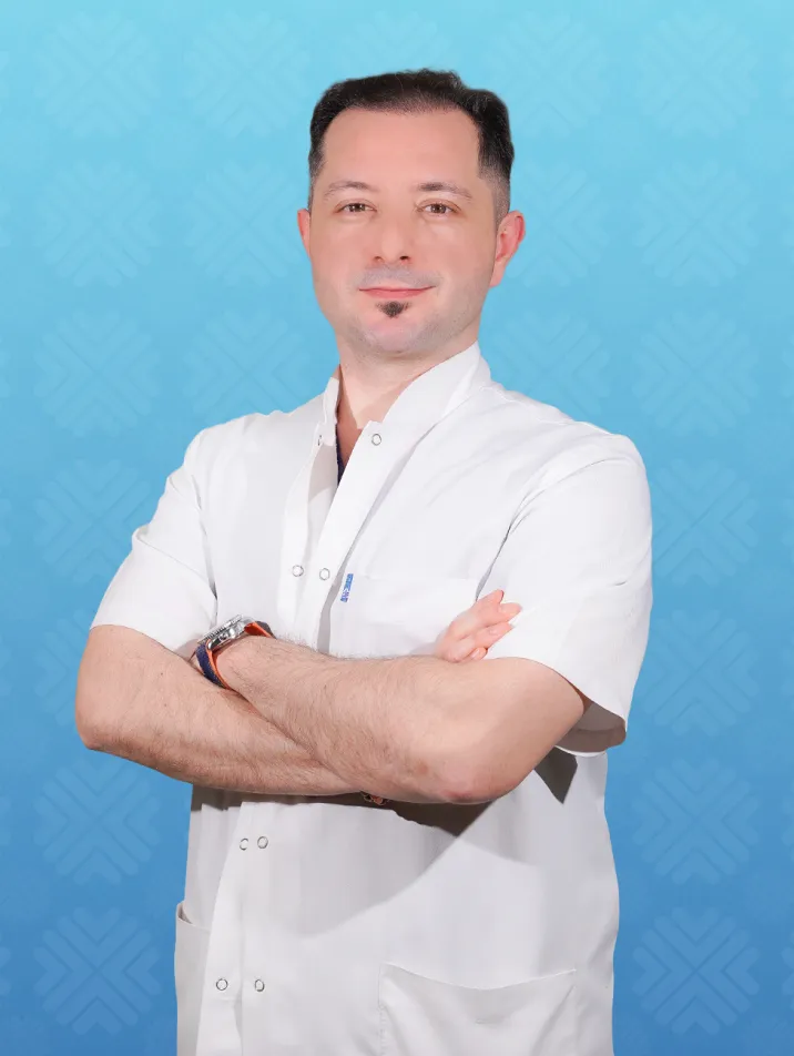 İSMET ÜSTÜN