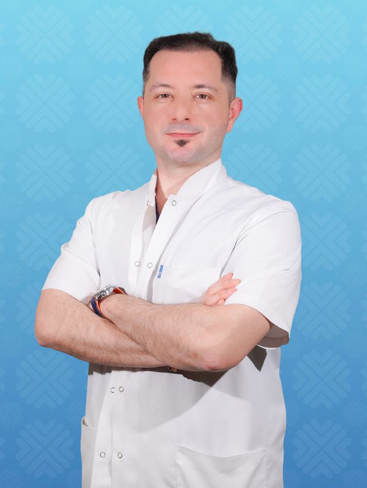 İSMET ÜSTÜN